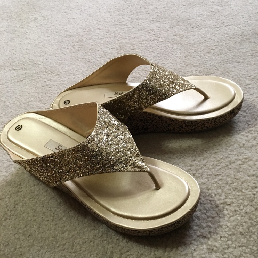 NWOT Glittery wedges